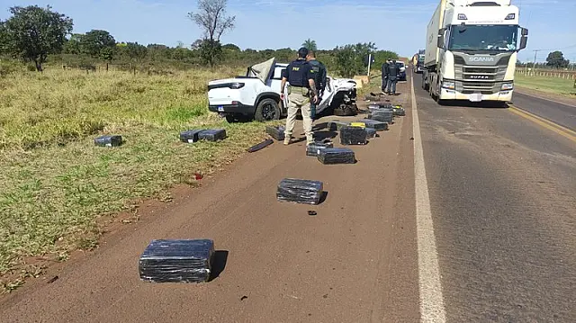 Mais de uma tonelada de maconha é apreendida após perseguição na BR-060