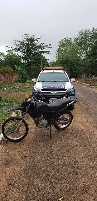 PM recupera moto furtada de interior de residência