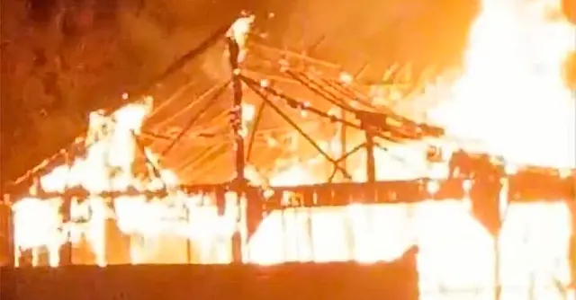 Casa pega fogo durante a madrugada em Jardim
