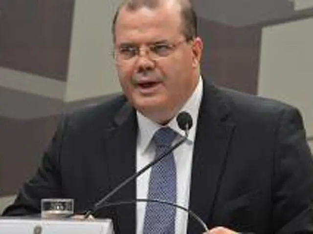 Tombini diz que inflação atinge pico neste trimestre, mas começa a cair em 2016