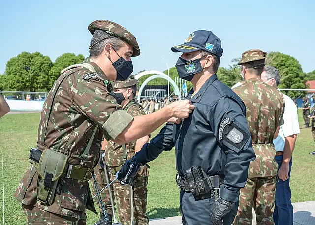 Em cerimônia, comandante do 7° BPM é homenageado com medalha pelos serviços prestados