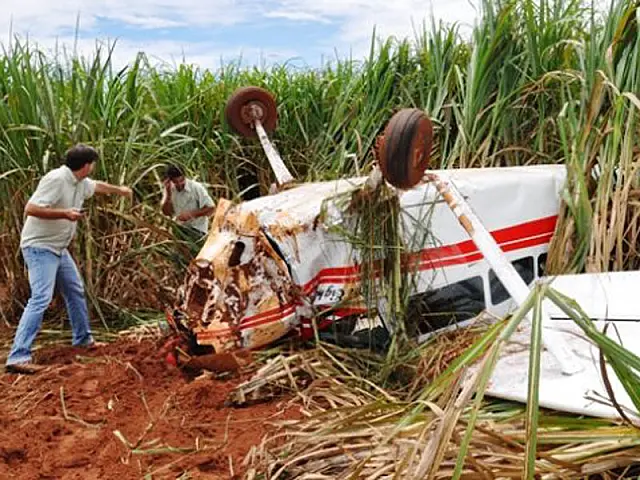 Avião cai em Costa Rica e dois ficam feridos