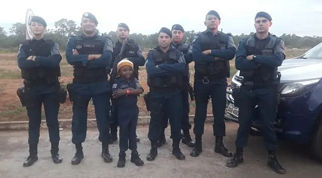 Em Aquidauana, menino ganha farda e presença da PM em aniversário de 11 anos