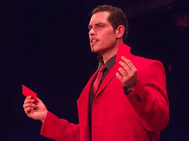 Mentalista Rick Thibau apresenta 'O Experimento Tirésias' no Centro Cultural