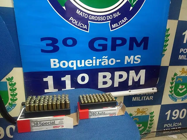 PM do Distrito de Boqueirão apreende pneus e munições durante abordagem a veículo
