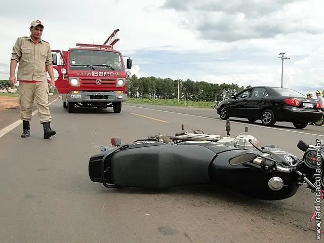 Motociclista morre atropelada por carreta