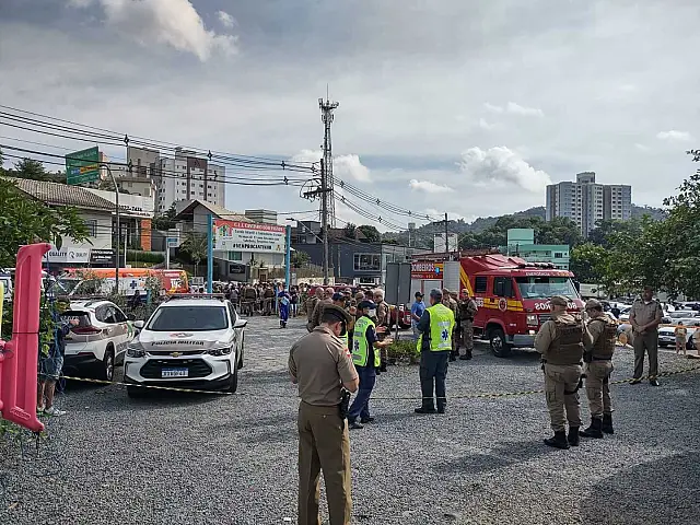Quatro crianças são mortas em ataque a creche em Blumenau