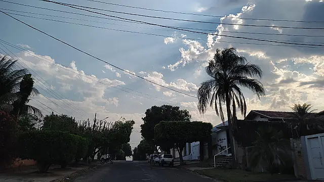 Terça-feira é marcada novamente por calor intenso e possibilidades de chuva