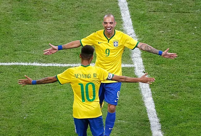 Tardelli ofusca astros, e Brasil derrota a Argentina