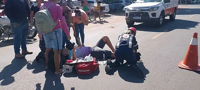 Colisão entre moto e carro deixa homem ferido em Aquidauana