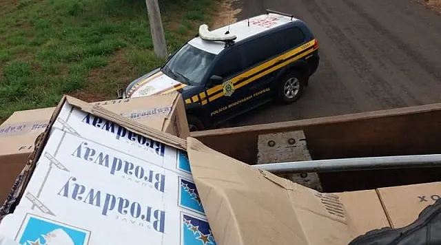 PRF apreende 500 mil maços de cigarros contrabandeados do Paraguai em Cassilândia