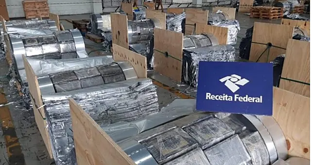 Receita Federal faz apreensão histórica em Porto de Santos v
