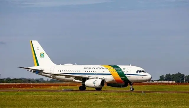 Bolsonaro em MS? Avião presidencial chama a atenção no Aeroporto de Campo Grande