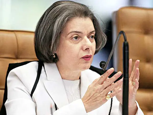 Candidato com recurso pendente está por 'conta e risco', diz ministra