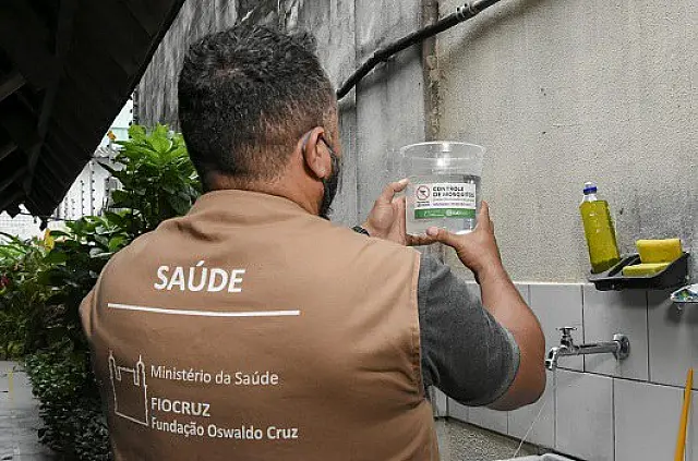 Ministério vai usar fêmeas de aedes aegypti com larvicida para combater dengue