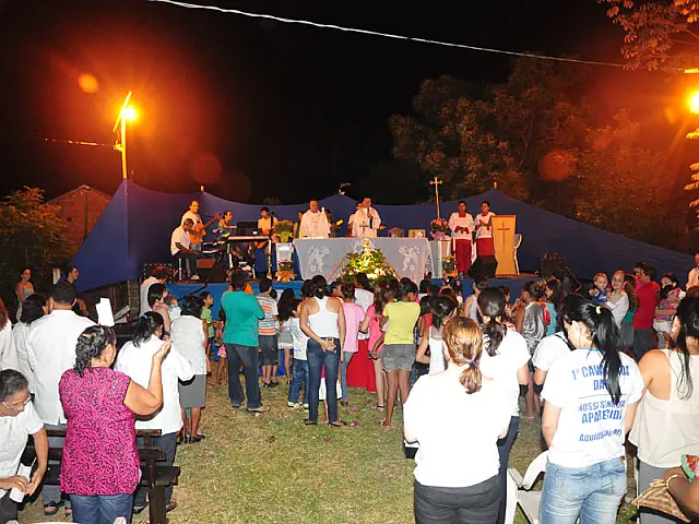 Fiéis celebram o dia de Nossa Senhora Aparecida em Aquidauana