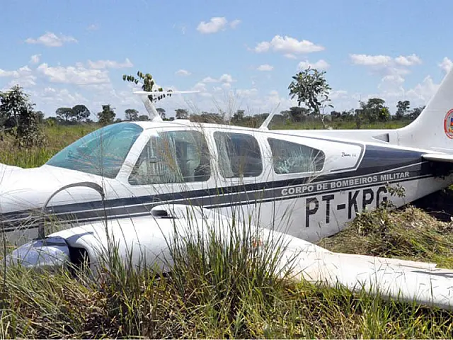 Aeronave com três militares faz pouso forçado em Campo Grande