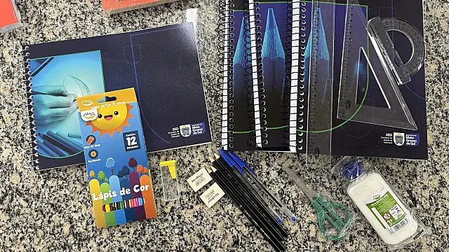 Escolas estaduais começam a receber os kits de material e uniformes