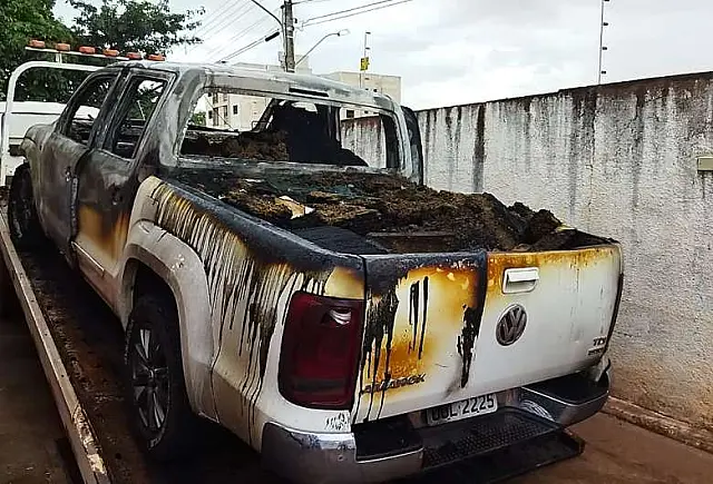 PRF apreende picape incinerada com mais de uma tonelada de maconha