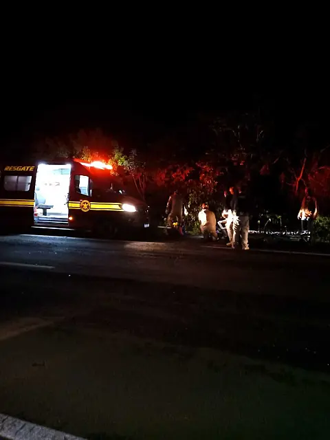 Colisão entre carro e moto deixa um ferido na BR-262