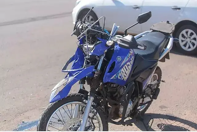 Motociclista morre após bater em caminhonete em MS