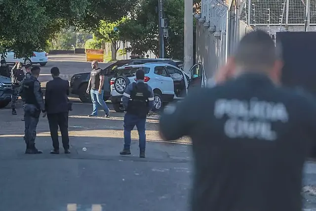 Jovem envolvido em tiroteio em boate foge de hospital