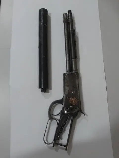 Polícia apreende rifle de caça com silenciador abandonado em Anastácio