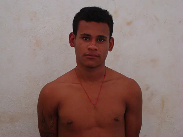 Fugitivo do semiaberto tenta se esconder em telhado, mas acaba preso pela PM