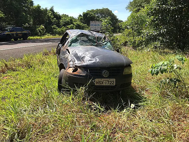 Casal de idosos tem ferimentos leves em campotamento na BR-419