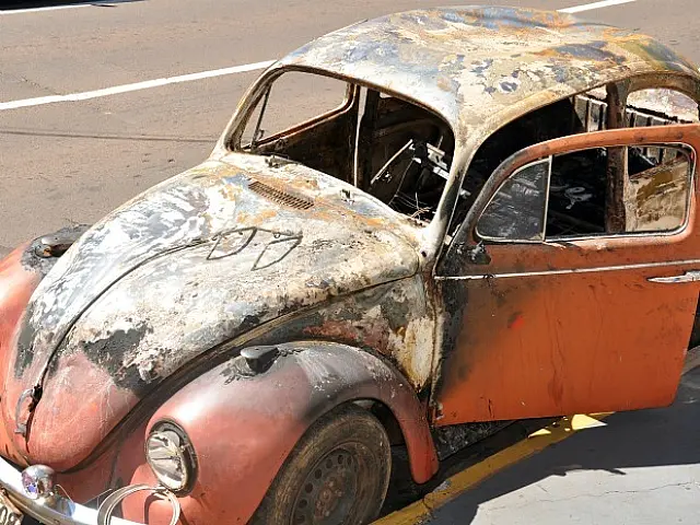 Após atropelamento, carro é incendiado em MS