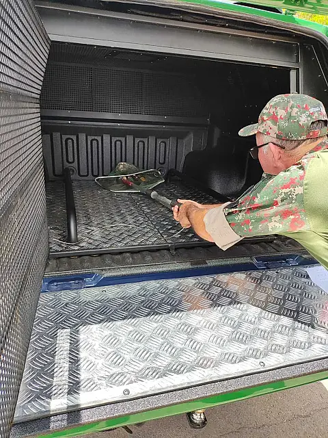 Gambá é resgatado pela PMA dentro de residência