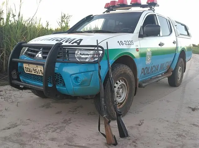 PMA prende dois caçadores com animal abatido, armas e munições ilegais