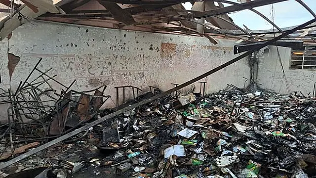 Escola é destruída por fogo após ataque de trio em Ponta Porã