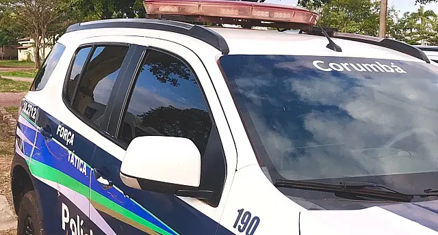 "Vai nos roubar": passageira é presa por discriminação racial contra motorista de aplicativo
