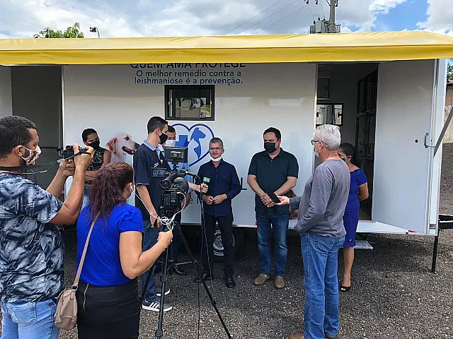 Marcio Fernandes entrega Castramóvel para população de Sonora