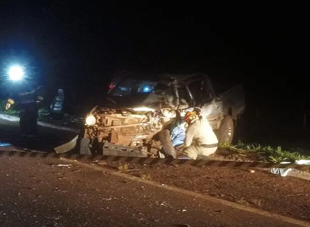 Acidente entre caminhão e caminhonete mata um na MS-134