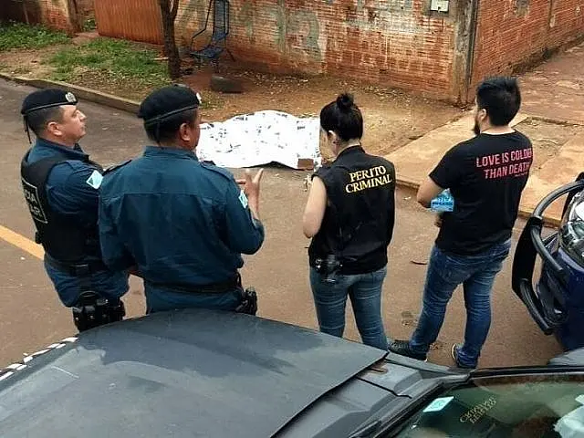 Homem em liberdade condicional é assassinado com 15 facadas