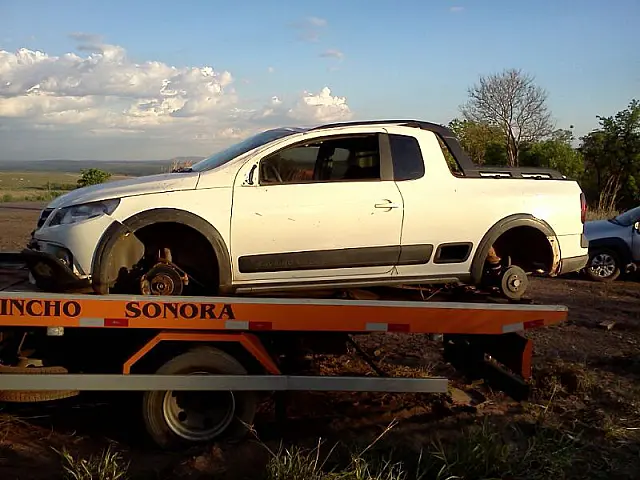 Veículo roubado em Cuiabá capota em MS