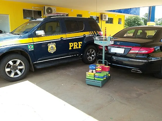 Homem e adolescente são flagrados com mais de 40 quilos de cocaína