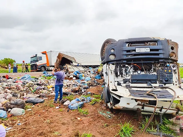 Empresa é multada em R$ 10 mil por derramar diesel e lixo nas margens de rodovia