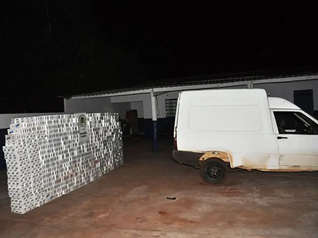 7º BPM apreende Fiorino com cigarros contrabandeados