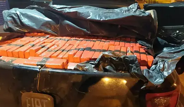 Traficantes fogem por mata e abandonam R$ 4,2 milhões em drogas