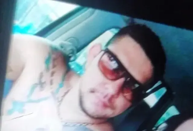 Ex-lutador de MMA é executado enquanto bebia com mulher na frente de casa na fronteira