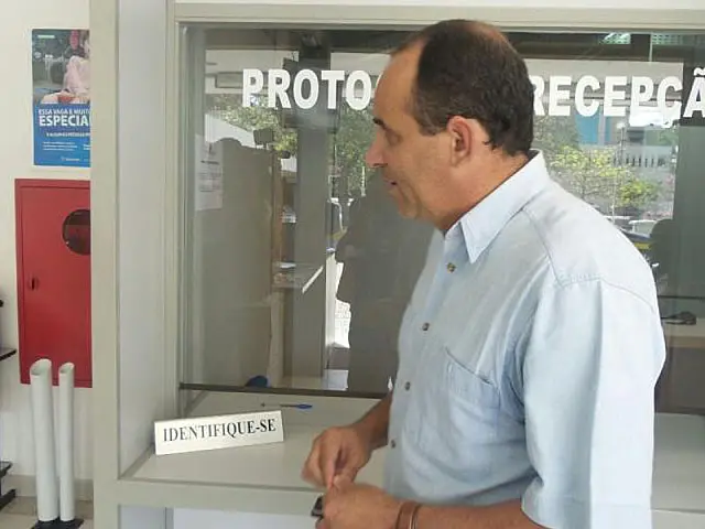 Foragido diz que há terceira jovem e oferece 'novos nomes' por acordo