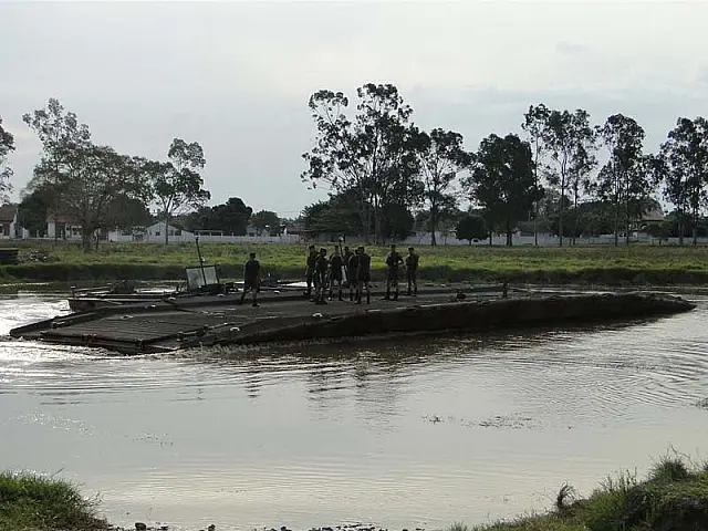9º BE Cmb realiza instrução e lançamento de duas pontes