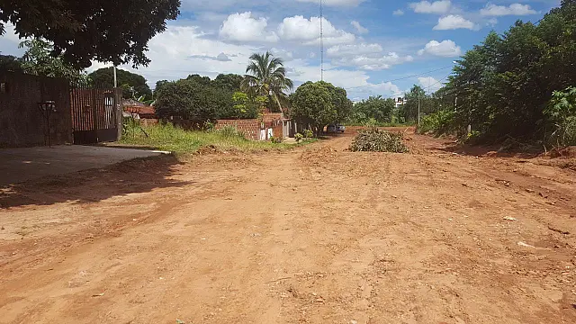 Adolescente de 13 anos tem celular roubado por homem de bicicleta