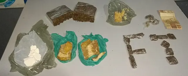 Com drogas até na mochila do filho, traficantes são presos pela Força Tática