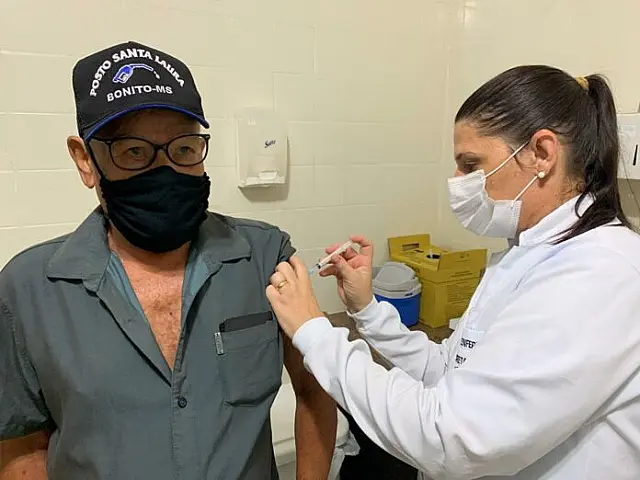 Idosos a partir de 65 anos serão vacinados neste sábado em Bonito
