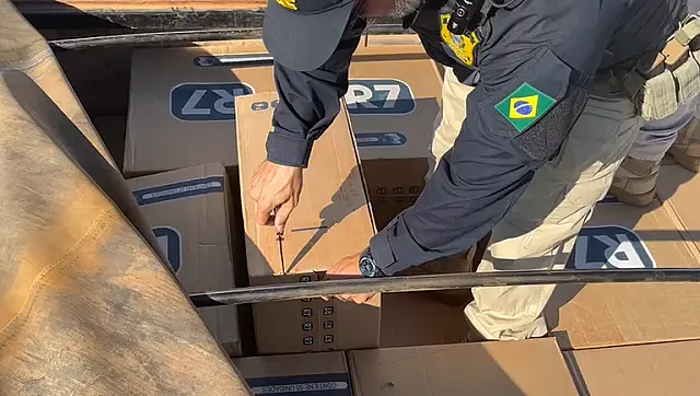 PRF apreende 300 mil maços de cigarros e 300 munições em Coxim