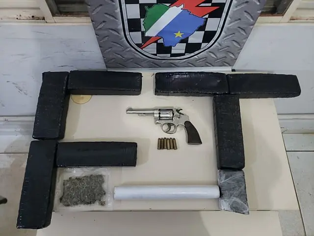 Após perseguição, suspeito saca arma e morre em confronto com a PM